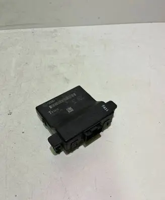 Audi A3 S3 8P Gateway control module 1K0907530D