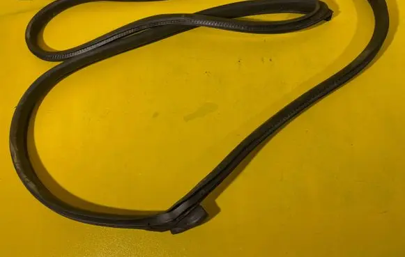 Mini One - Cooper Coupe R56 Front door rubber seal 