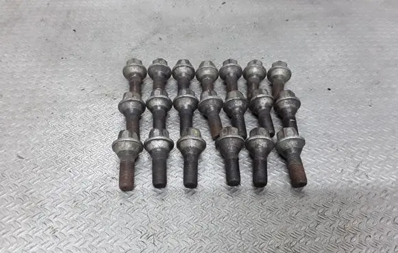 Nissan Primastar Nuts/bolts 