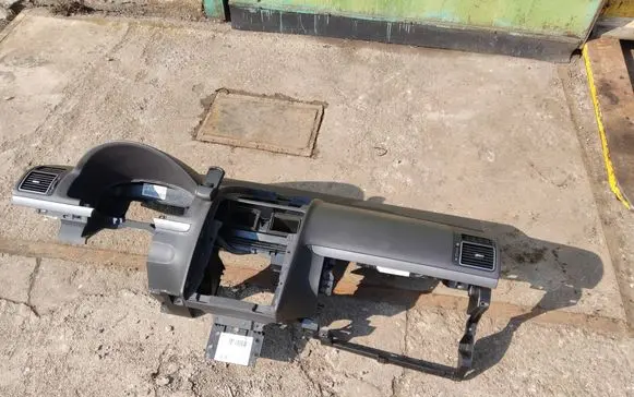 Volkswagen Touran II Dashboard 1T1857001A