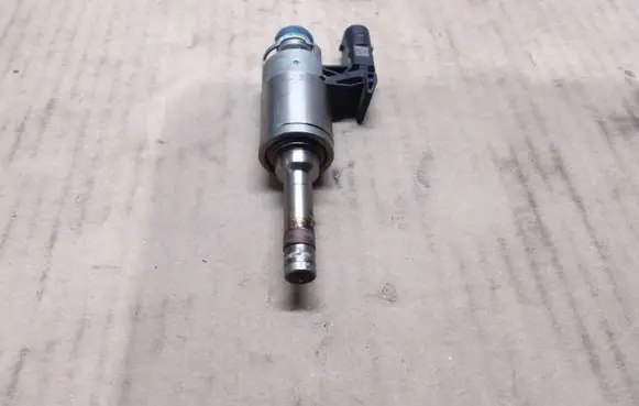 Audi A3 S3 8V Fuel injector 04E906036E