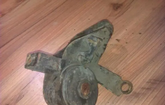 Mazda 626 Engine mount bracket