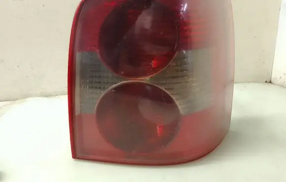 Volkswagen PASSAT B5.5 Rear/tail lights 8B9945096