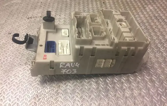 Toyota RAV 4 (XA20) Fuse box set 8273342060
