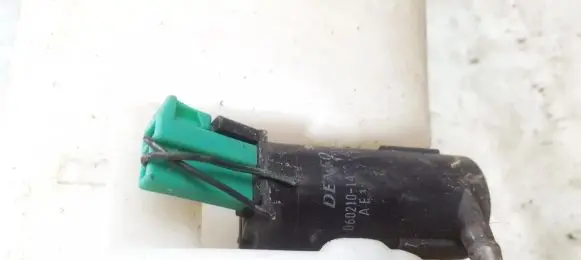 Suzuki Wagon R+ Windscreen/windshield washer pump 060850173 060850-173