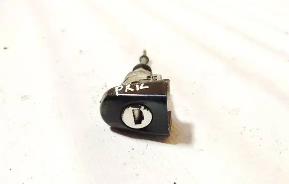 Volkswagen Touran I Front door lock (next to the handle) 