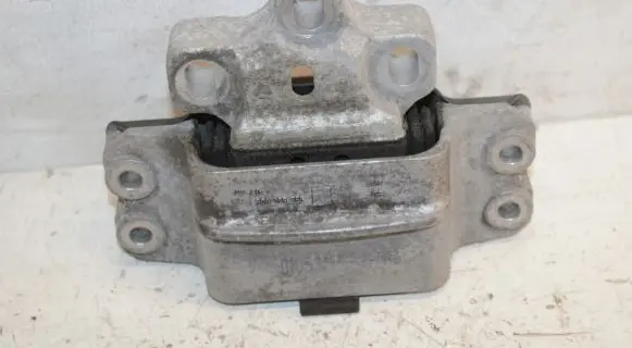 Volkswagen Tiguan Engine mount bracket 3C0199555AF