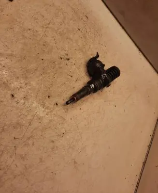 Skoda Roomster (5J) Fuel injector 0414720215