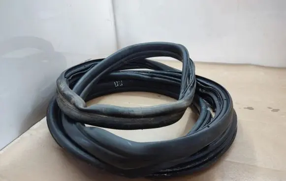 Front door rubber seal