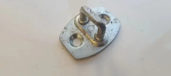 Toyota Avensis T250 Front door lock loop/hook striker 