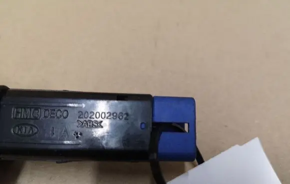 Hyundai Santa Fe Windscreen/window heater switch 202002962 621W05010