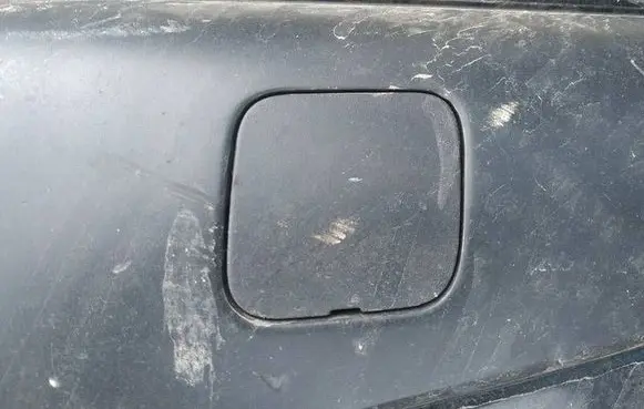 Nissan Note (E11) Front tow hook cap/cover 