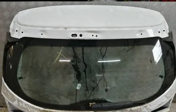 Ford Focus Opening tailgate glass 