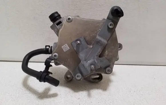 Ford Kuga II Vacuum pump DS7G2A451CB