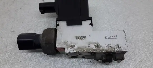 Mercedes-Benz CLS C219 Air suspension valve block A2113200158