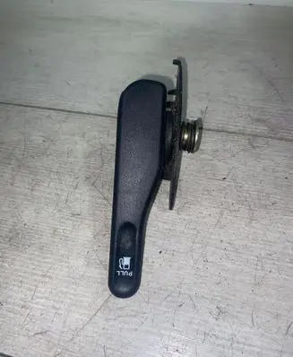 Nissan X-Trail T30 Fuel tank opening switch 