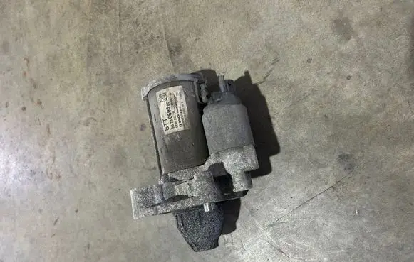 Peugeot 308 Starter motor 9675660680