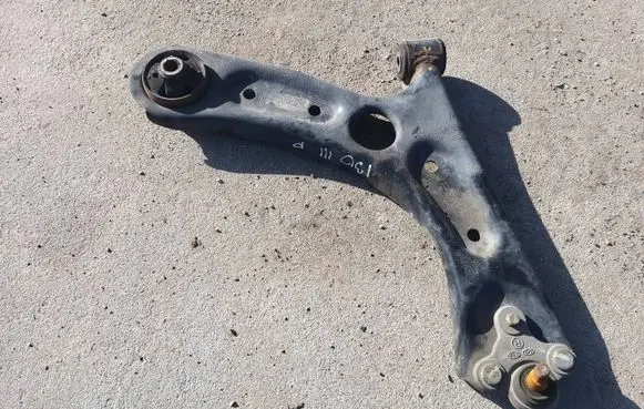 Hyundai i30 Front lower control arm/wishbone 