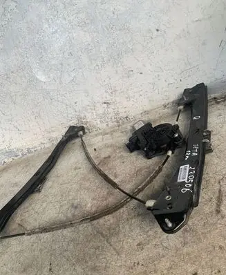 Volkswagen Jetta VI Front door window regulator with motor 5C6837462C