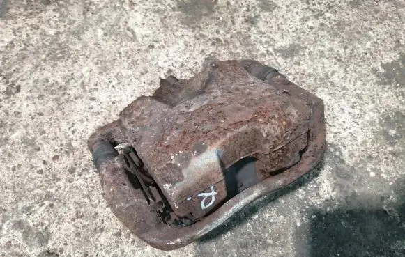 Buick Encore I Front brake caliper