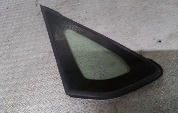 Toyota Prius (XW20) Front triangle window/glass 