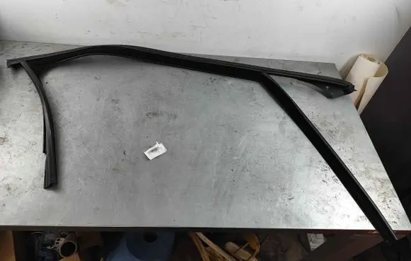 Mercedes-Benz S W222 Front door rubber seal a2227250225
