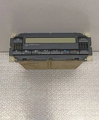 Volkswagen PASSAT B5 Climate control unit 1J1907044 Climatronic