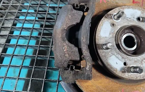 Front brake caliper