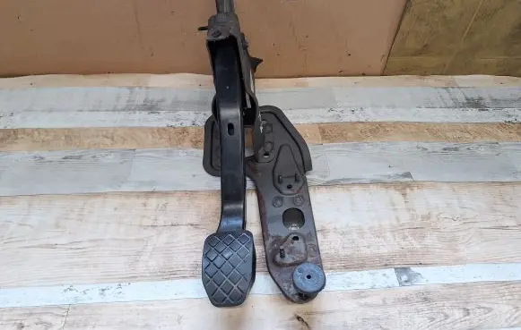 Volkswagen Transporter - Caravelle T5 Brake pedal 7H1721057B