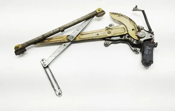 Toyota Hilux (N50, N60, N70) Front door window regulator with motor 85720-35070