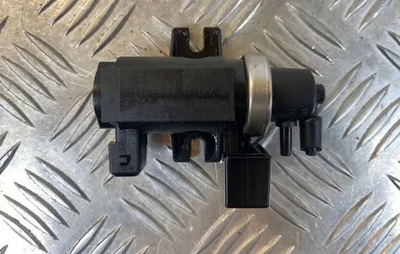 BMW 5 E60 E61 Turbo solenoid valve 2247906 05T006 72279600