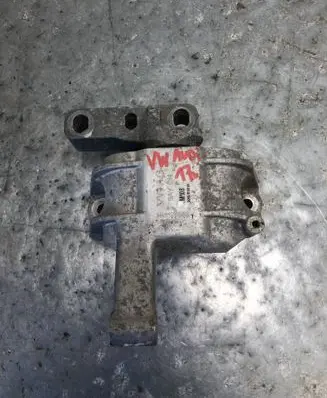 Engine mount bracket