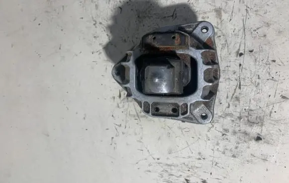 BMW 5 F10 F11 Engine mount bracket 6777371
