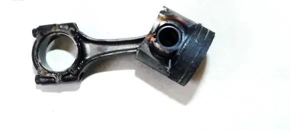 Toyota Corolla E120 E130 Piston with connecting rod