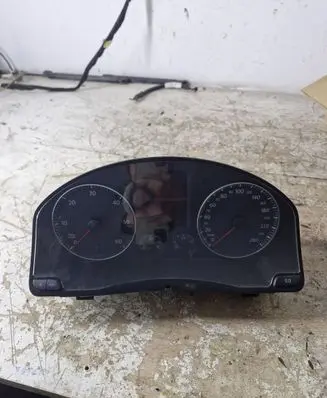Volkswagen Golf V Speedometer (instrument cluster)