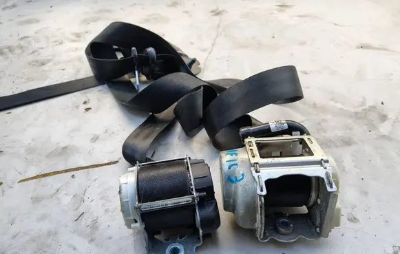 Renault Trafic III (X82) Front seatbelt 