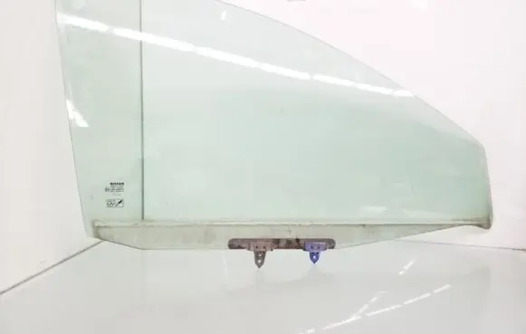 Nissan Almera Tino Front door window glass four-door