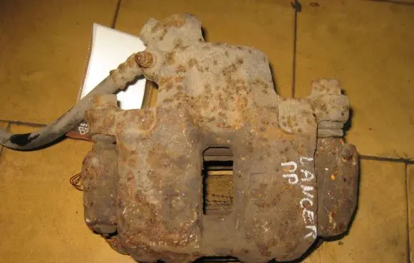 Mitsubishi Lancer Front brake caliper