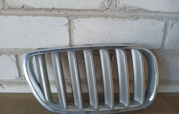 BMW X3 E83 Front bumper upper radiator grill