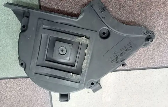 Ford Focus Timing belt guard (cover) 9651560180