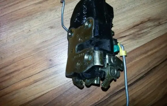 Chrysler PT Cruiser Front door lock
