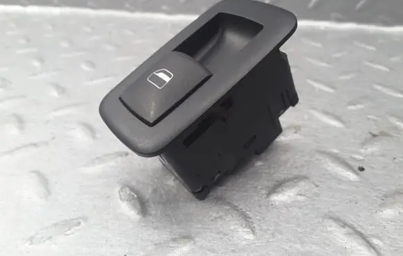 Chrysler Voyager Electric window control switch 04602539AC