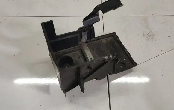 Volvo V50 Battery box tray 