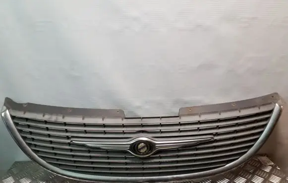 Front bumper upper radiator grill
