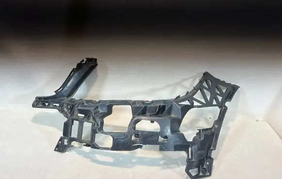 Mercedes-Benz C W204 Front bumper mounting bracket A2048854165