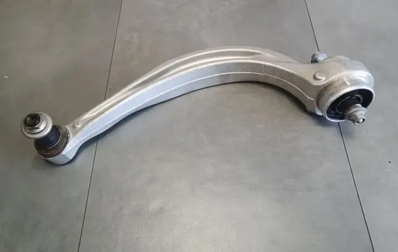 Audi Q8 Front lower control arm/wishbone 4M0407696C 4M0407694F