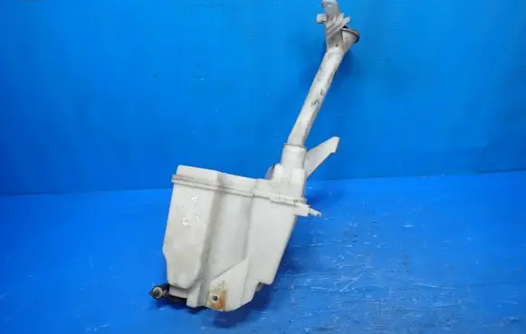 Nissan Juke I F15 Windshield washer fluid reservoir/tank 