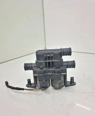 BMW 5 E39 Coolant heater control valve 64128374995 8374995