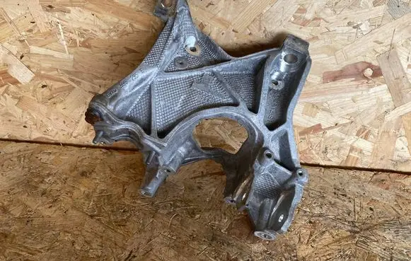 Audi A5 Engine mounting bracket 8W0399295E