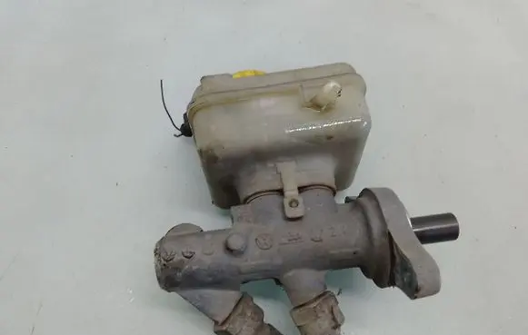 Volkswagen New Beetle Master brake cylinder